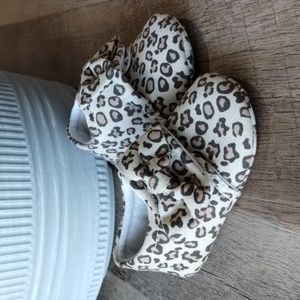6-9 months Size 11 baby girl leopard print moccasins shoes with bow